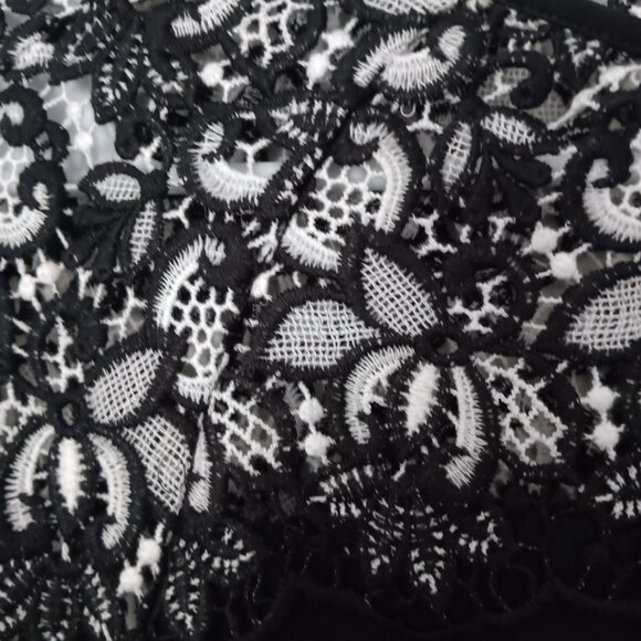 CHICOS BELL SLEEVE LACE BLOUSE - Picture 3 of 6